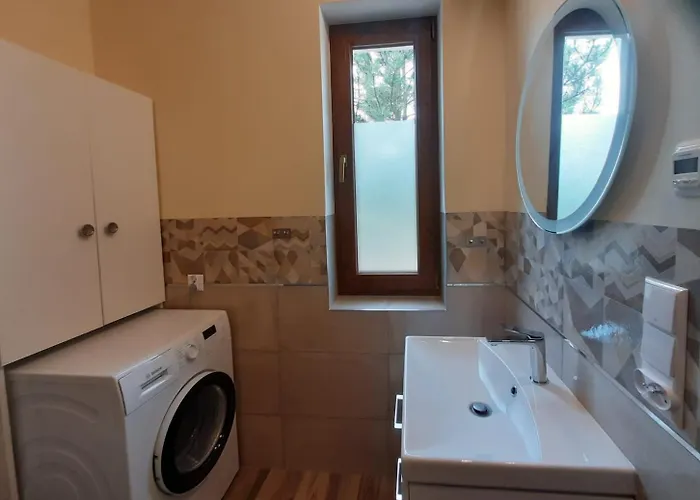 Dom Geografow 펜션 스보르네가치에